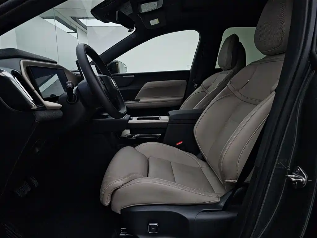 Volvo XC70 PHEV 2025