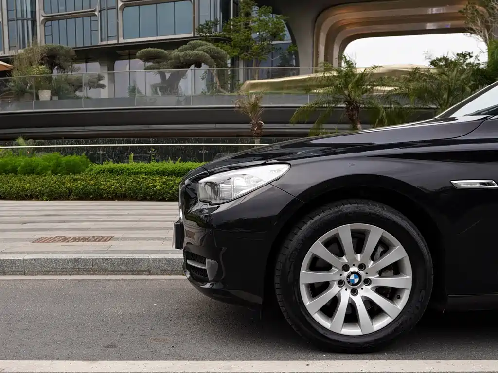 BMW 5 Series GT 2013 — фото 16