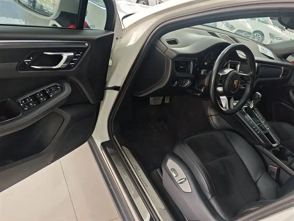 Porsche Macan 2015 — фото 16