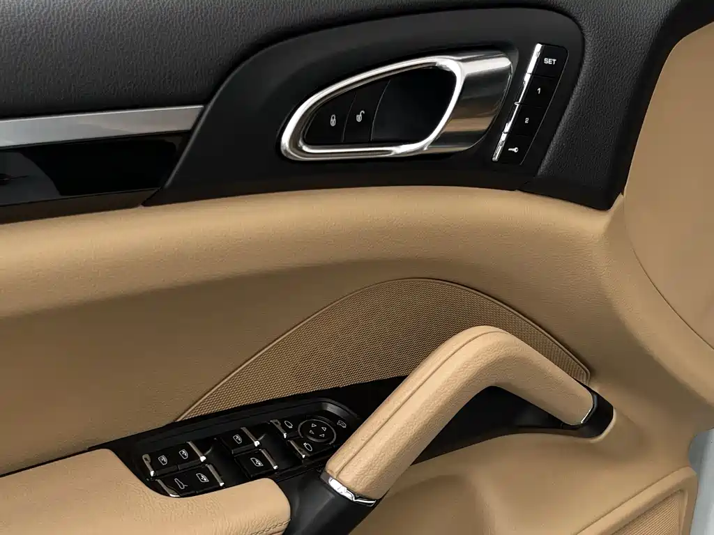 Porsche Cayenne 2016 — фото 18