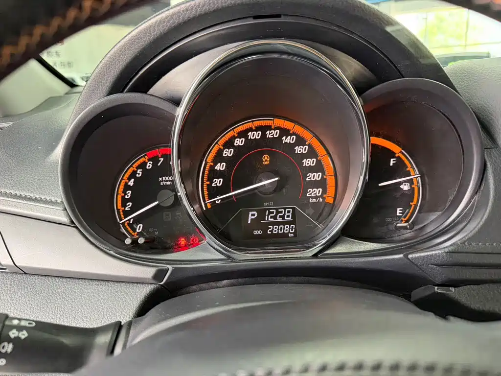 Toyota Yaris L 2022 — фото 22