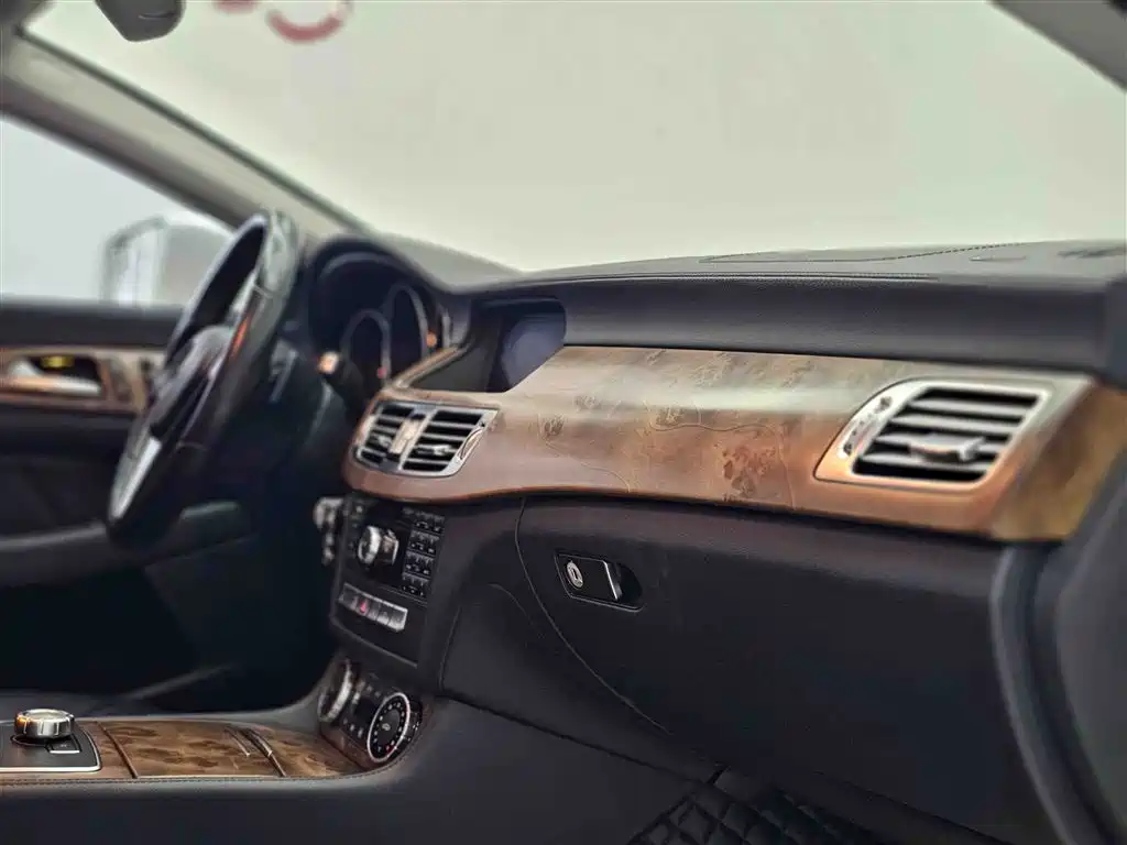 Mercedes-Benz CLS 2015 — фото 23
