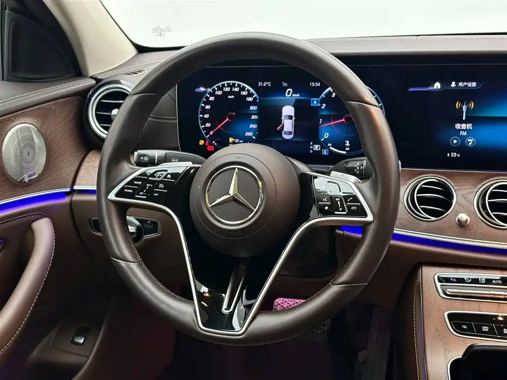 Mercedes-Benz E-Class 2022 — фото 12