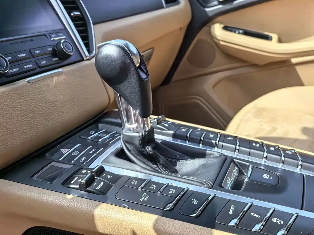 Porsche Macan 2018 — фото 11