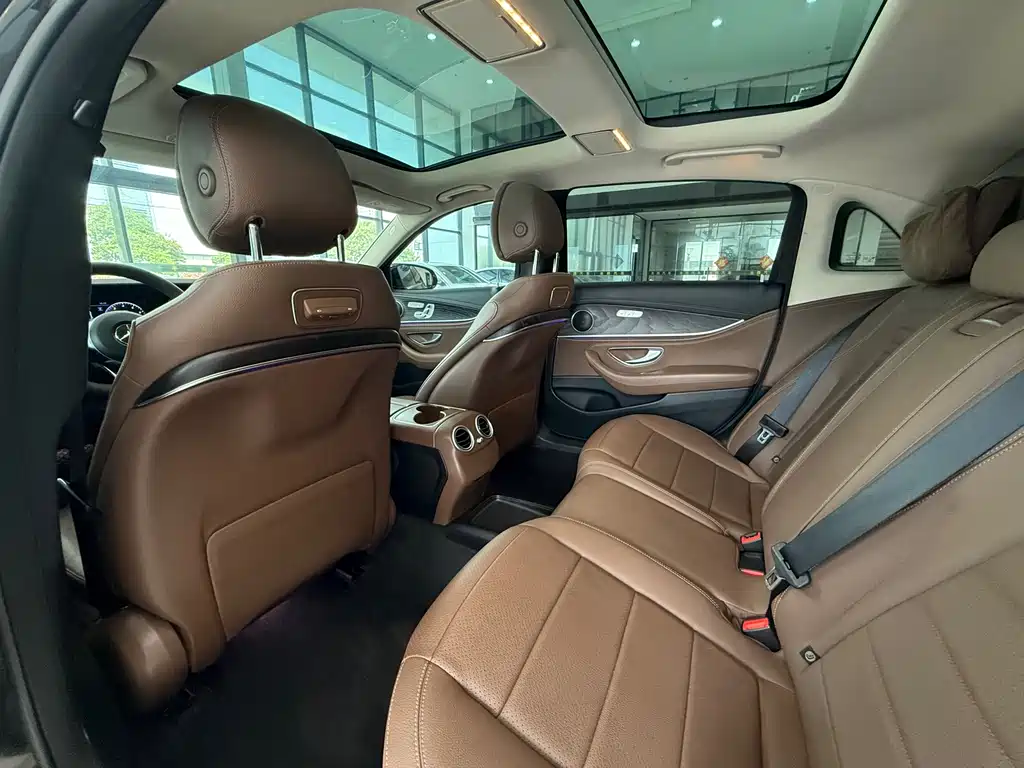 Mercedes-Benz E-Class 2020 — фото 11