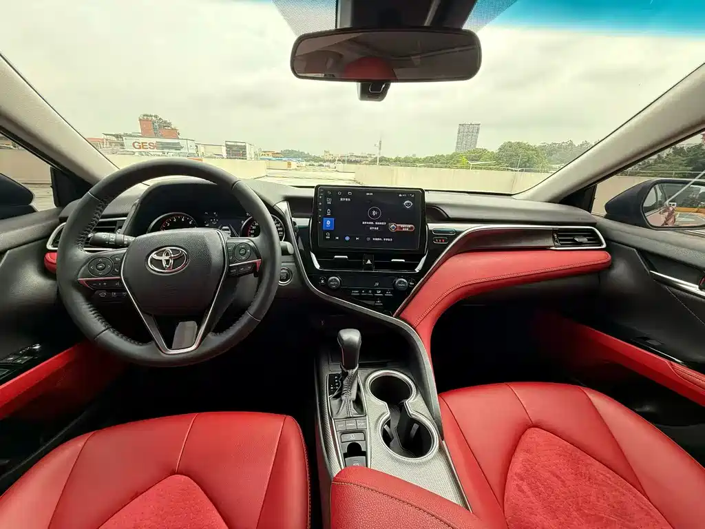 Toyota Camry 2022 — фото 3