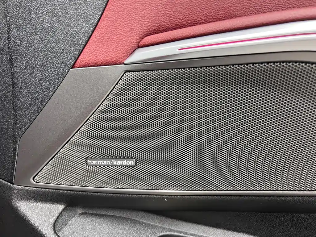 BMW 3 Series 2025 — фото 13