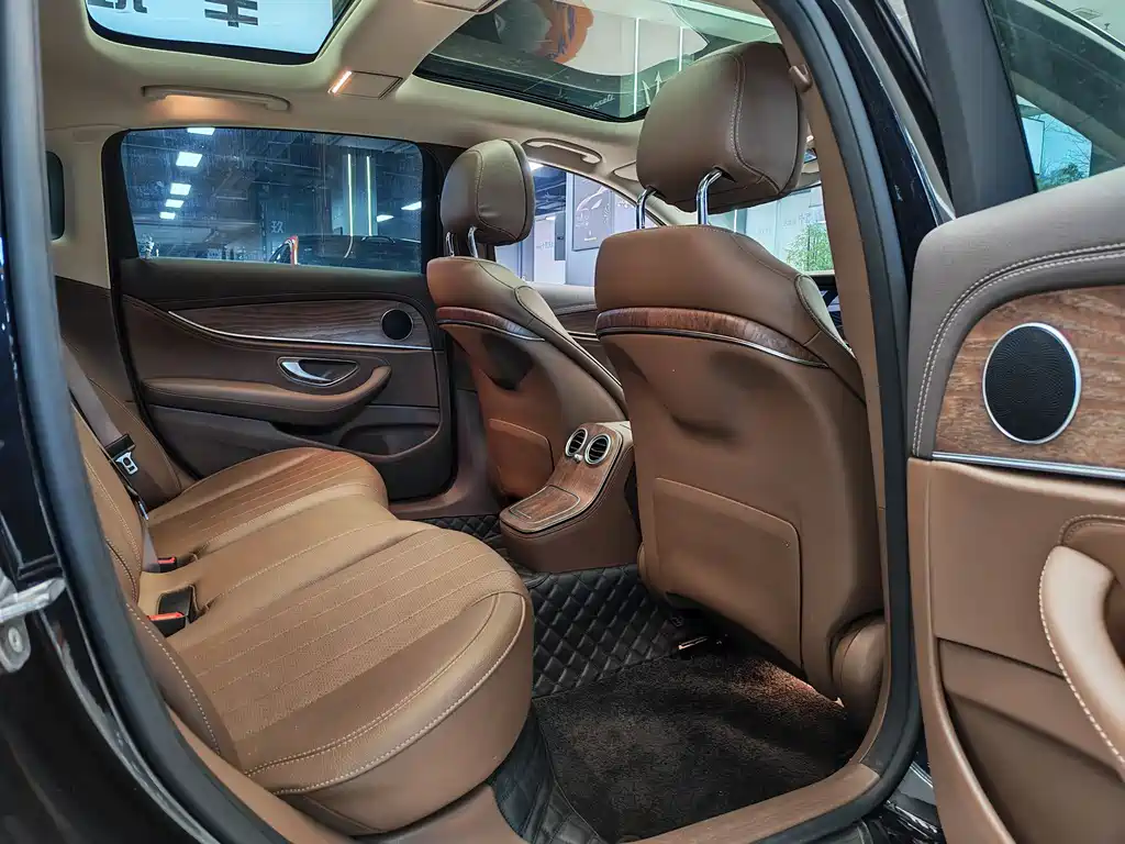 Mercedes-Benz E-Class 2023 — фото 15