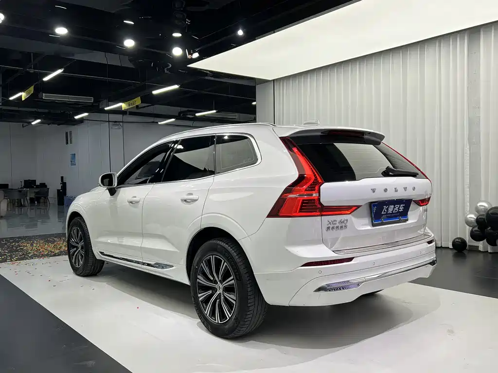 Volvo XC60 2021 — фото 10