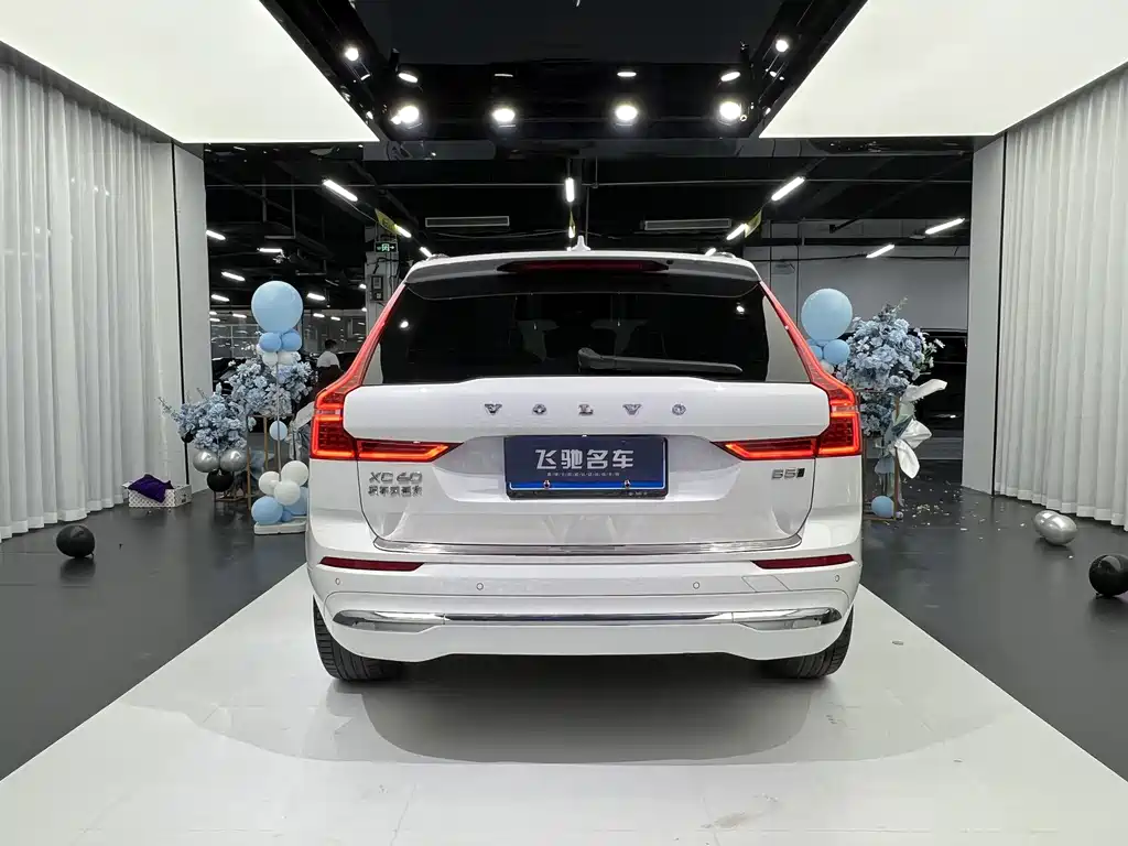 Volvo XC60 2021 — фото 11