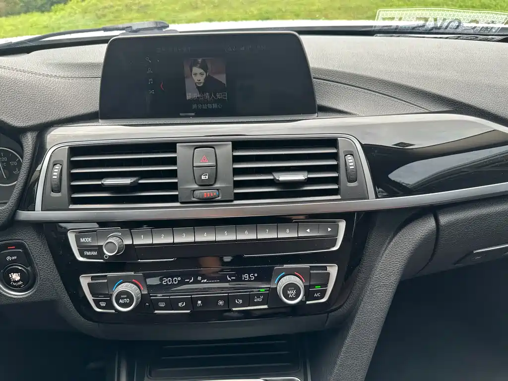 BMW 3 Series 2018 — фото 18