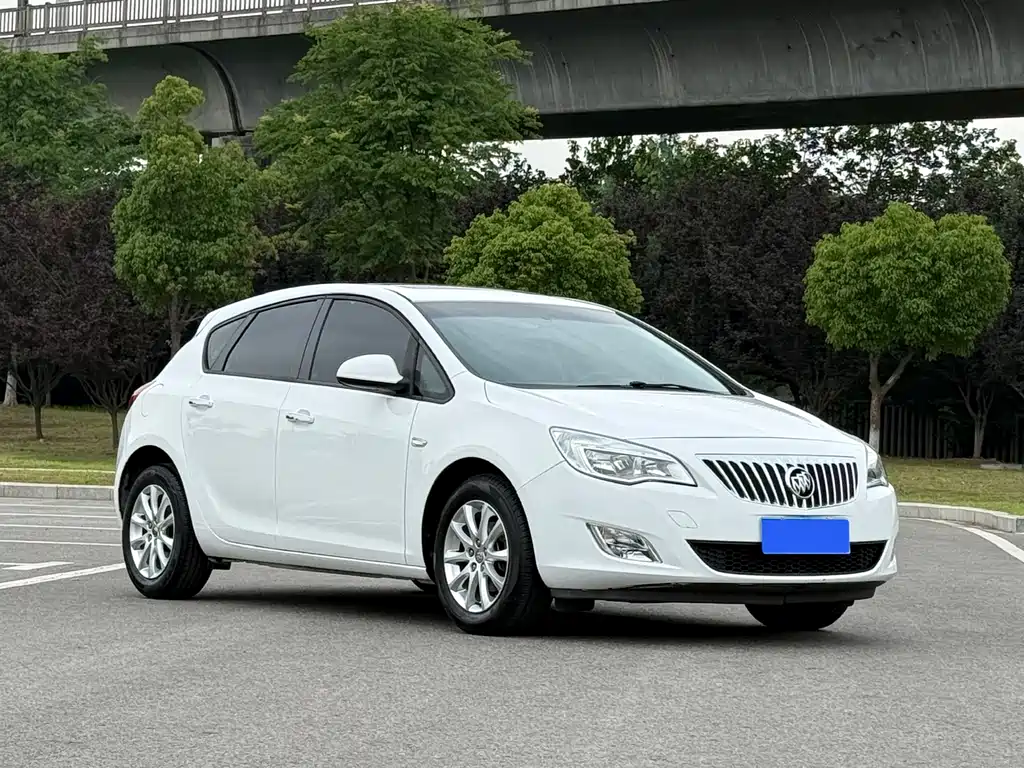 Buick Excelle 2014 — фото 3