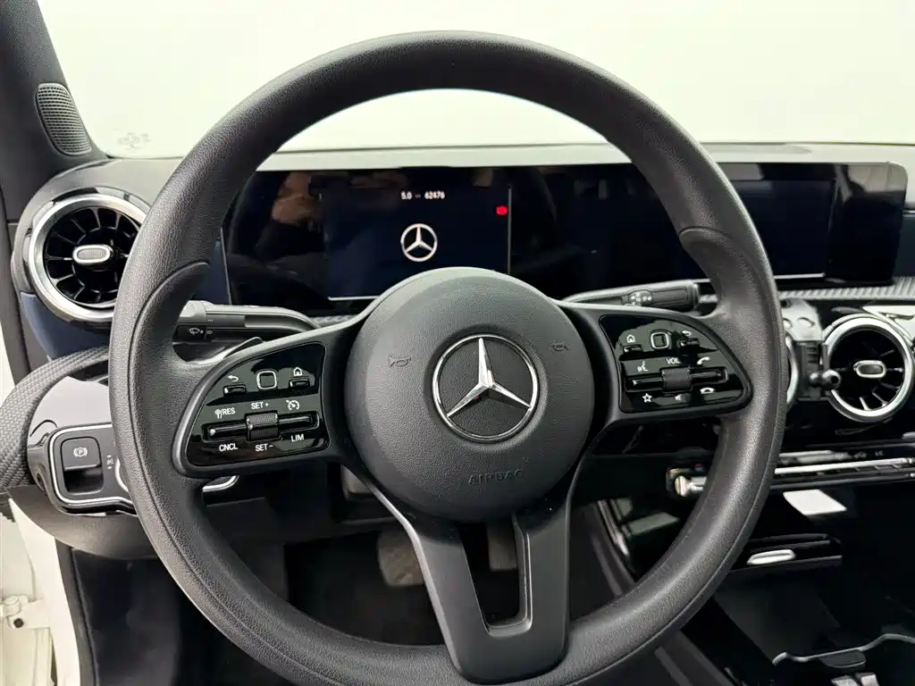 Mercedes-Benz A-Class 2021 — фото 15