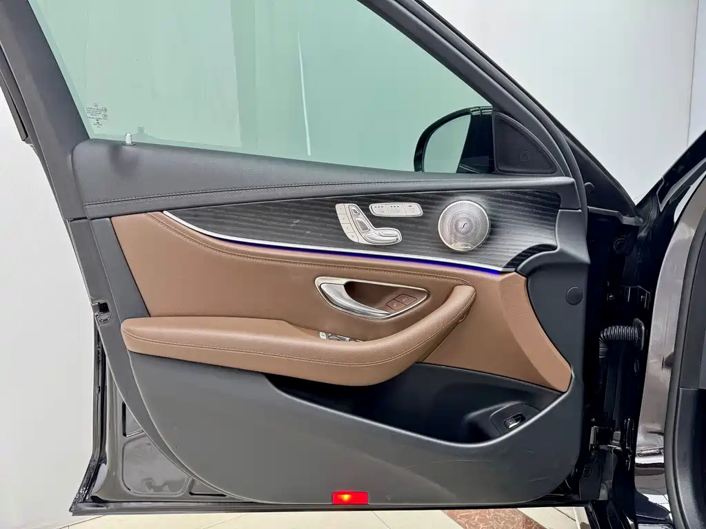 Mercedes-Benz E-Class 2022 — фото 8