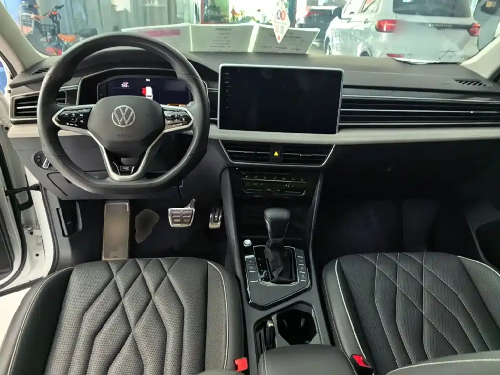 Volkswagen Tiguan L 2023 — фото 10