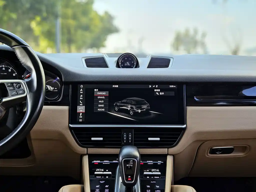 Porsche Cayenne 2018 — фото 11