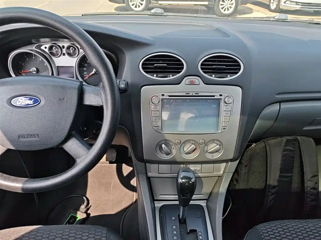 Ford Focus 2014 — фото 13