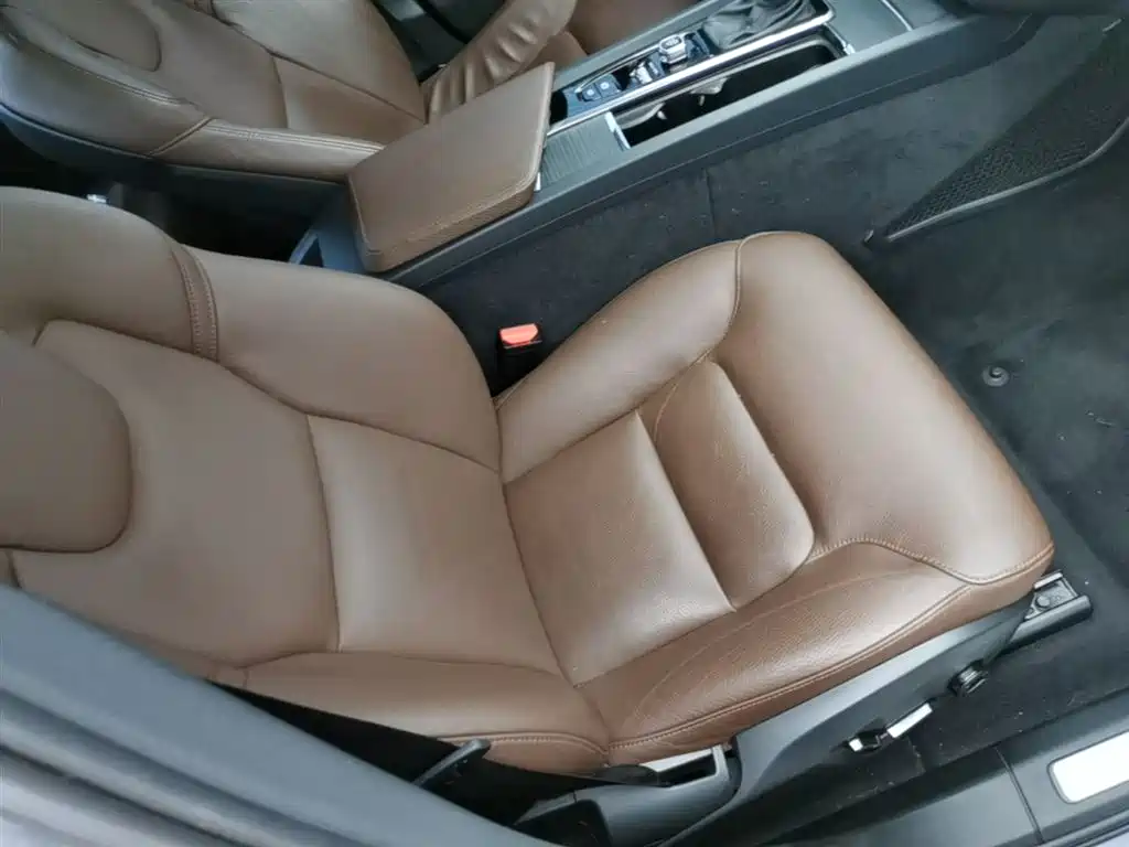 Volvo XC60 2019 — фото 25