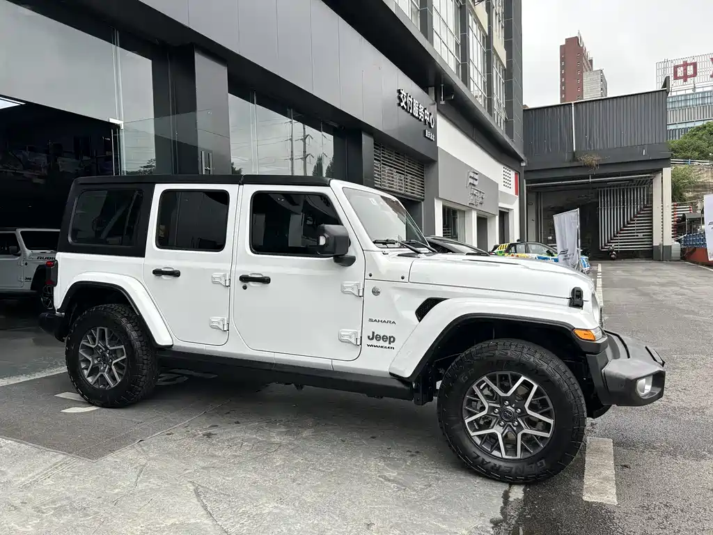 Jeep Wrangler 2023 — фото 13