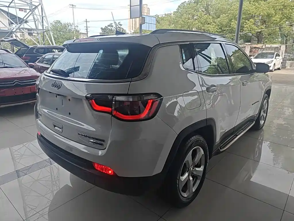 Jeep Compass 2017 — фото 7