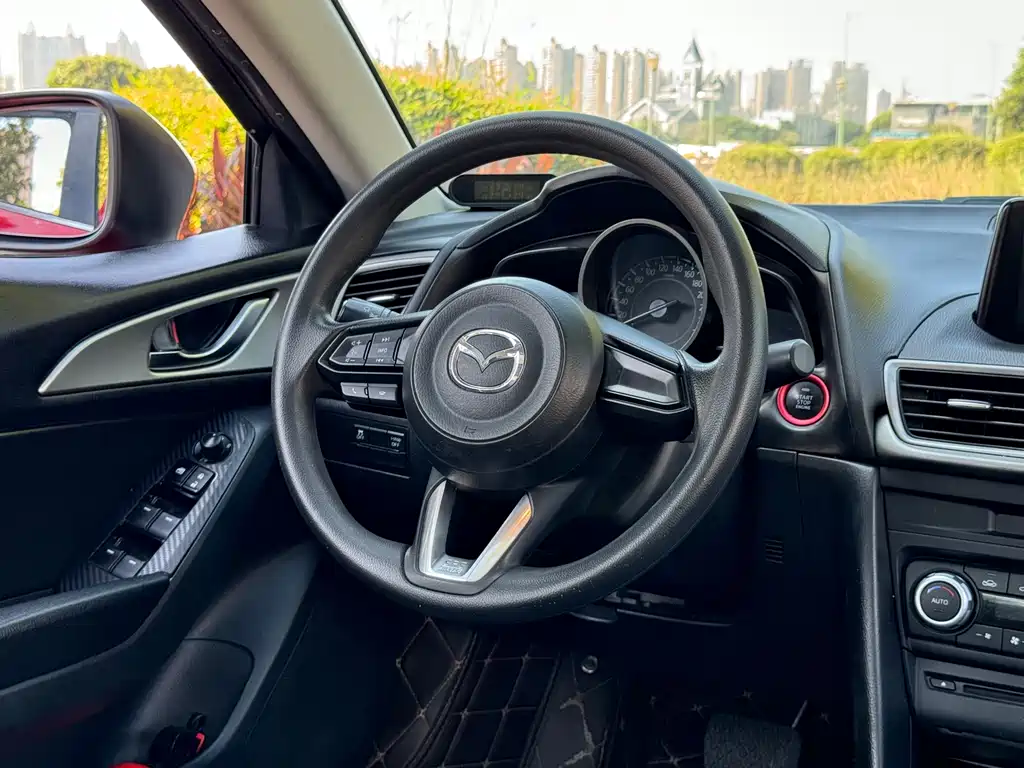 Mazda 3 Axela 2018 — фото 12