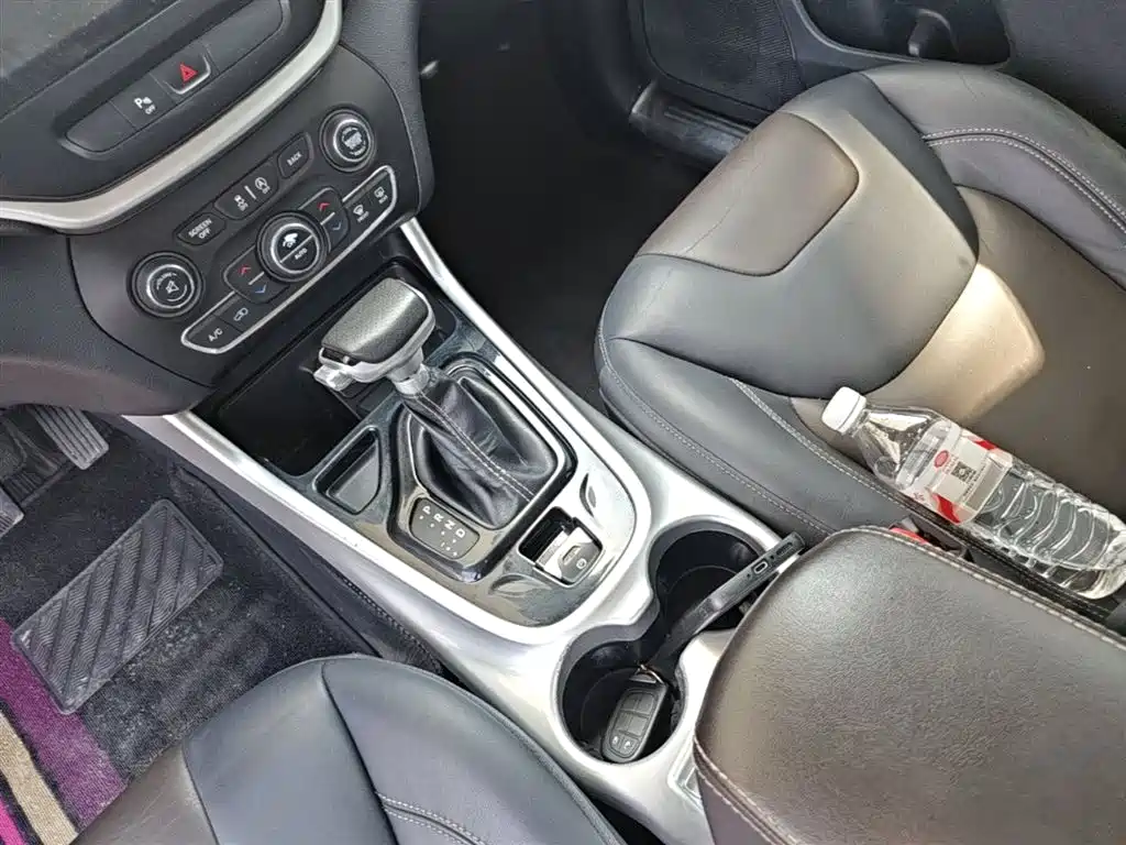 Jeep Cherokee 2016 — фото 14