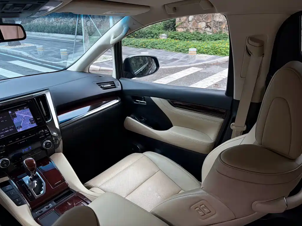 Toyota Alphard 2018 — фото 7