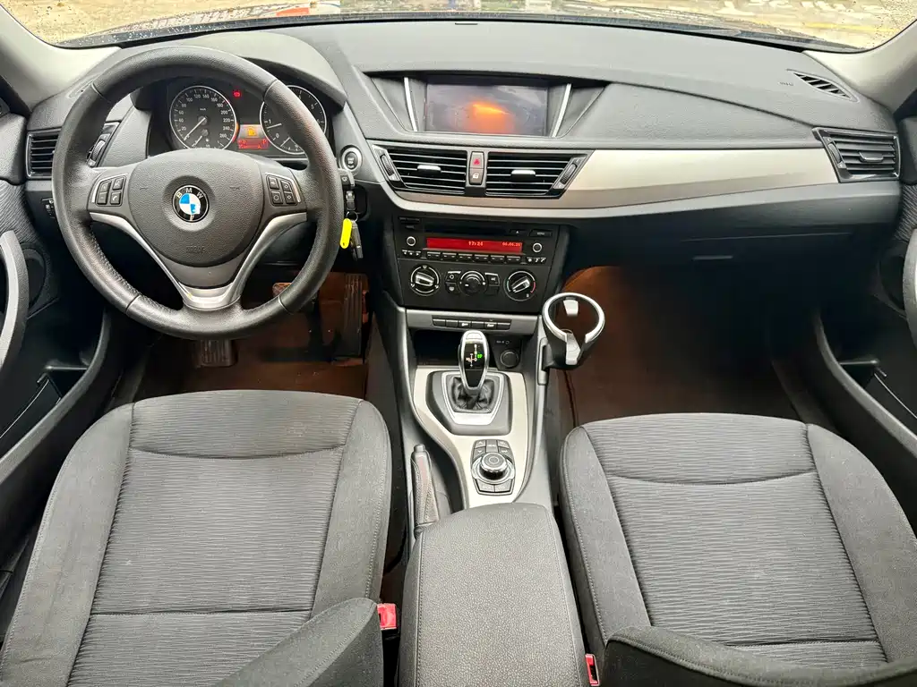 BMW X1 2015 — фото 8