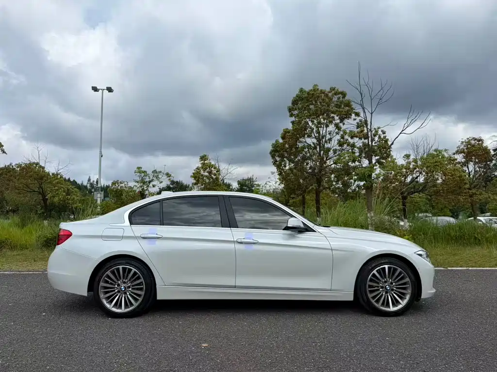 BMW 3 Series 2019 — фото 12