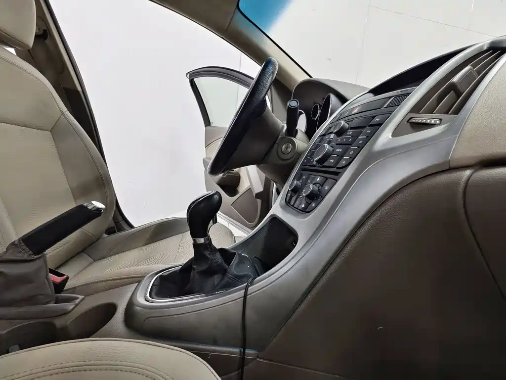 Buick Excelle 2014 — фото 15