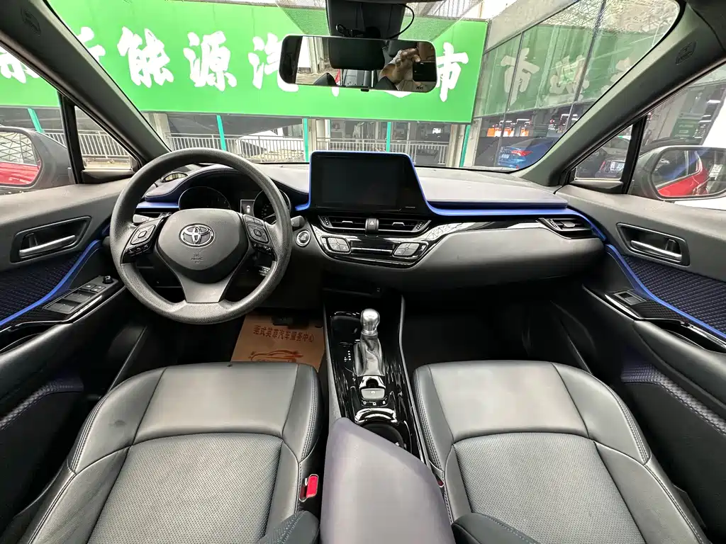 Toyota C-HR 2020 — фото 11