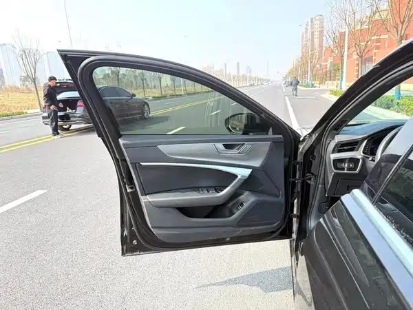 Audi A6L 2023