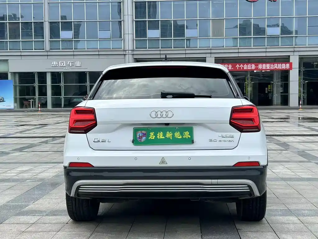 Audi Q2L E-Tron 2021 — фото 17