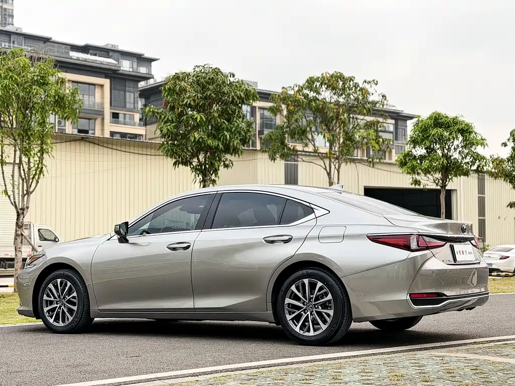Lexus ES 2021 — фото 6