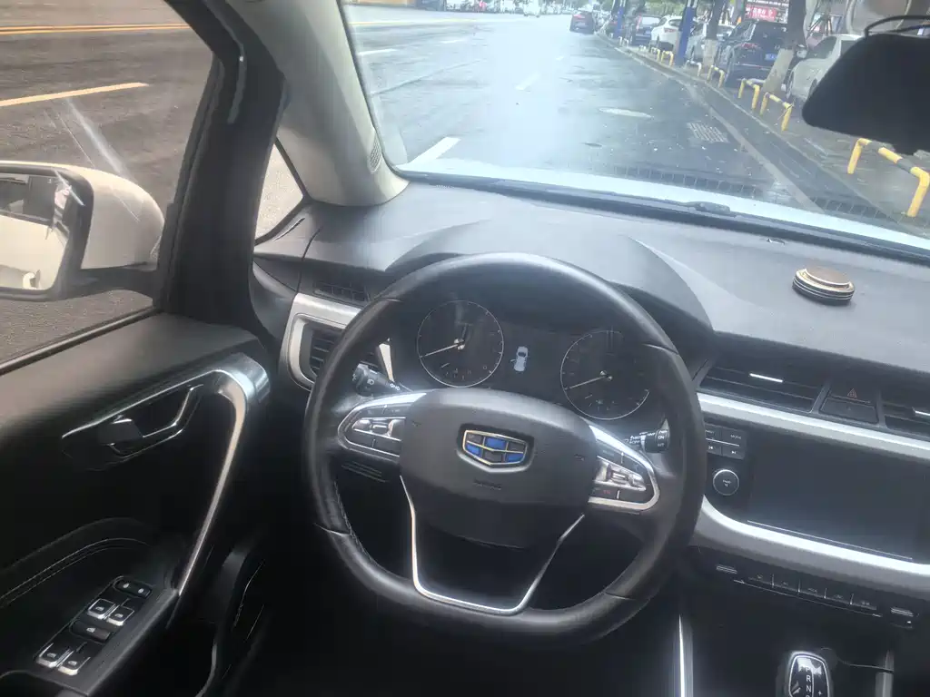 Geely Vision X3 2019 — фото 11