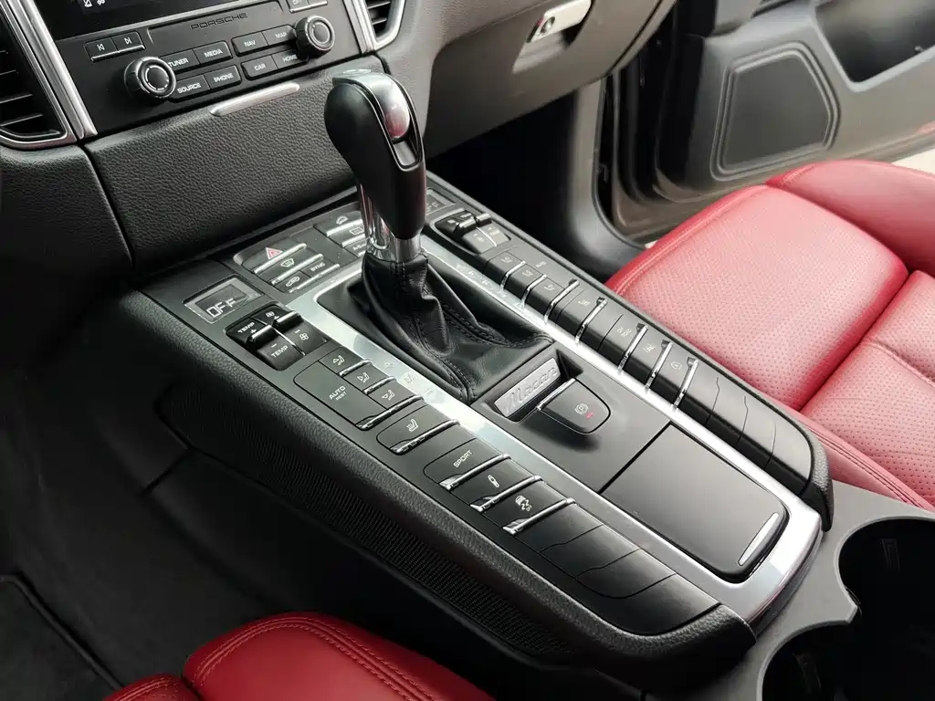Porsche Macan 2018 — фото 15