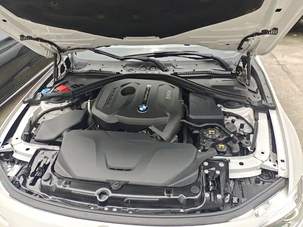 BMW 3 Series 2018 — фото 20