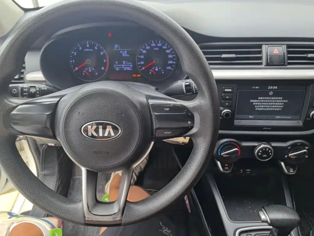Kia K2 2017 — фото 10