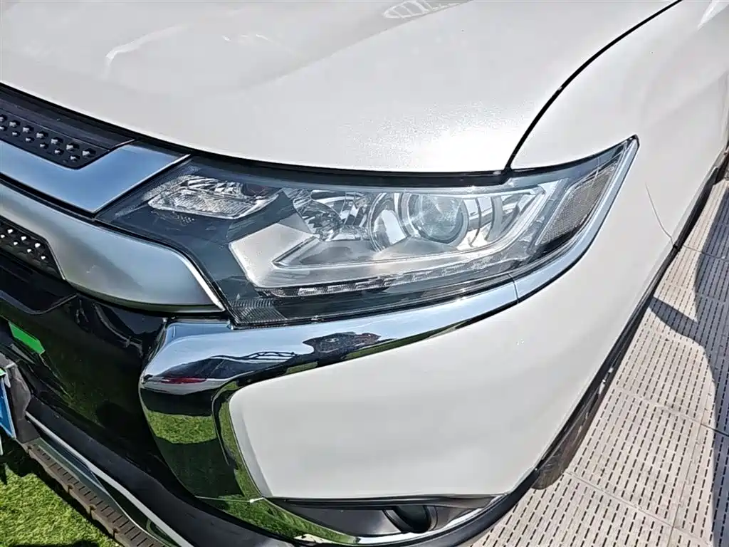 Mitsubishi Outlander 2019 — фото 24