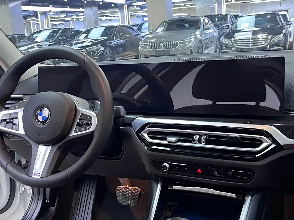 BMW 3 Series 2024 — фото 13