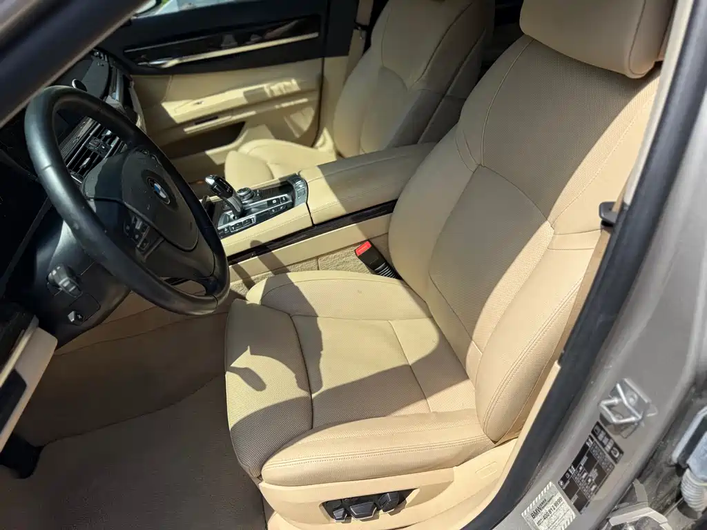 BMW 7 Series 2011 — фото 19
