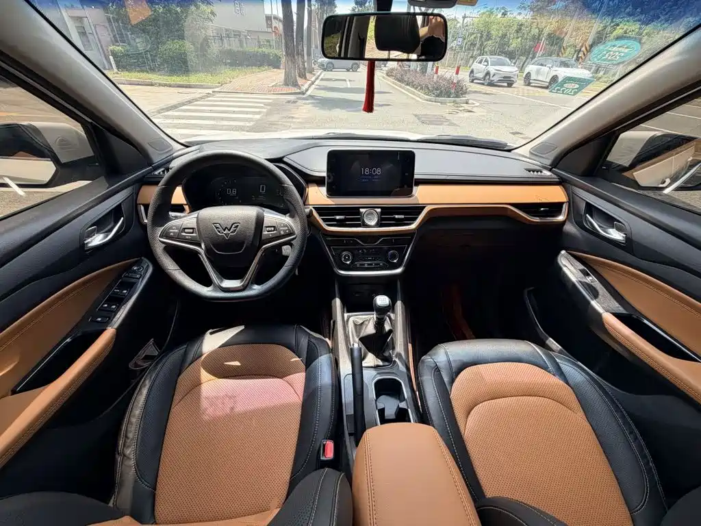 Wuling Hongguang S3 2018 — фото 10