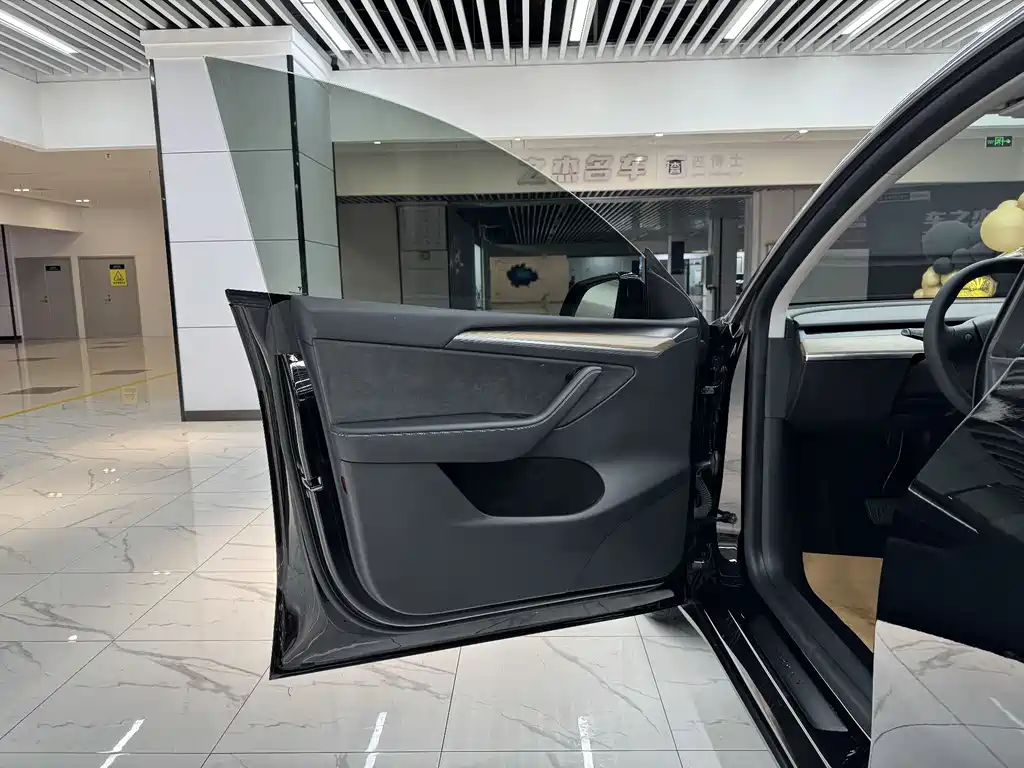 Tesla Model Y 2021 — фото 10