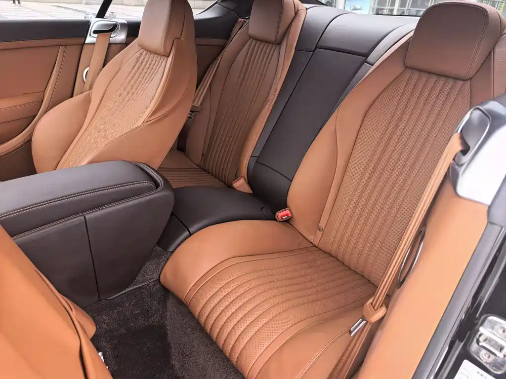 Bentley Continental 2018 — фото 13