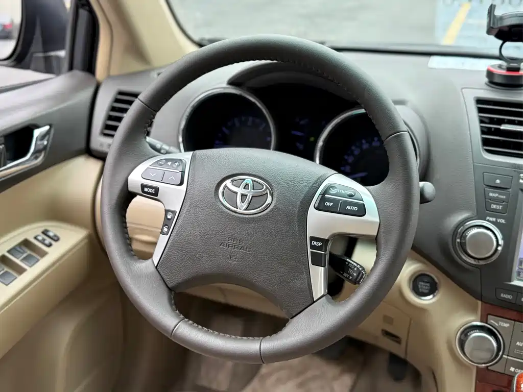 Toyota Highlander 2013 — фото 15