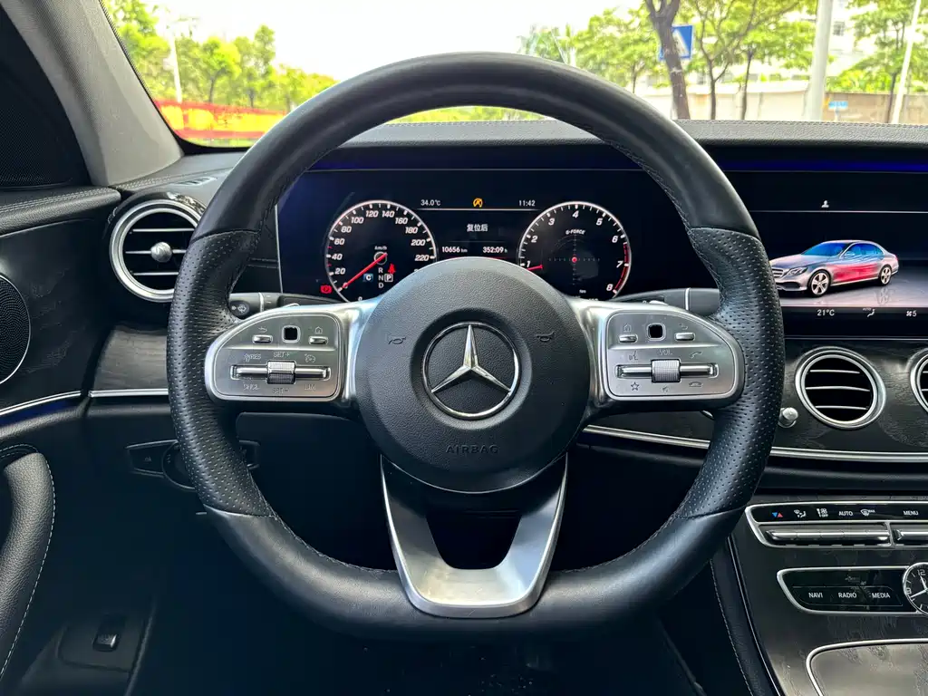 Mercedes-Benz E-Class 2019 — фото 16