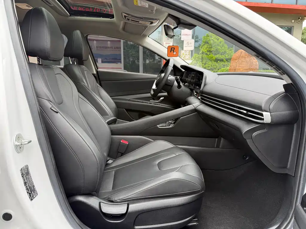 Hyundai Elantra 2022 — фото 13