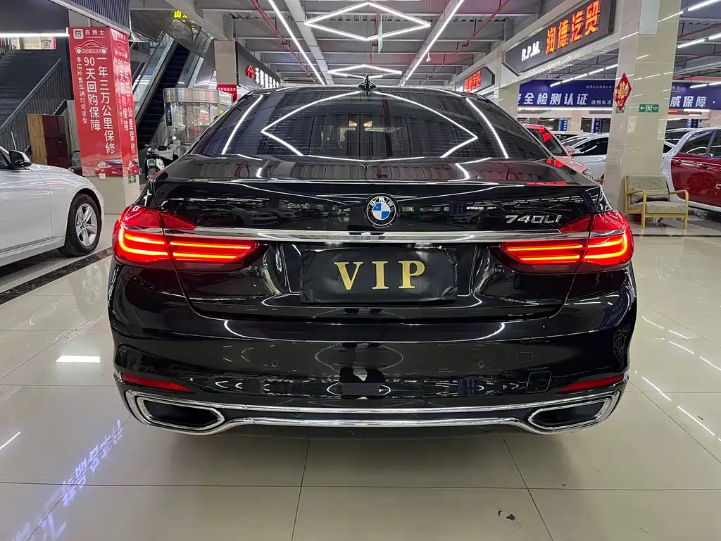 BMW 7 Series 2018 — фото 18
