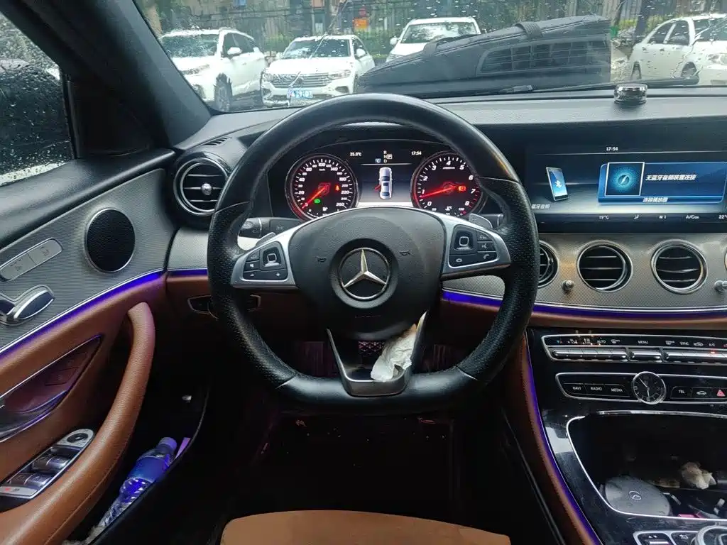 Mercedes-Benz E-Class 2017 — фото 11