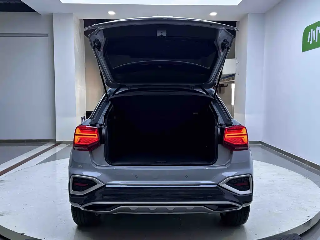Audi Q2L 2023 — фото 18